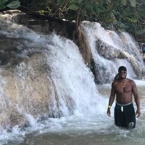 Meet your Posher, Moxley